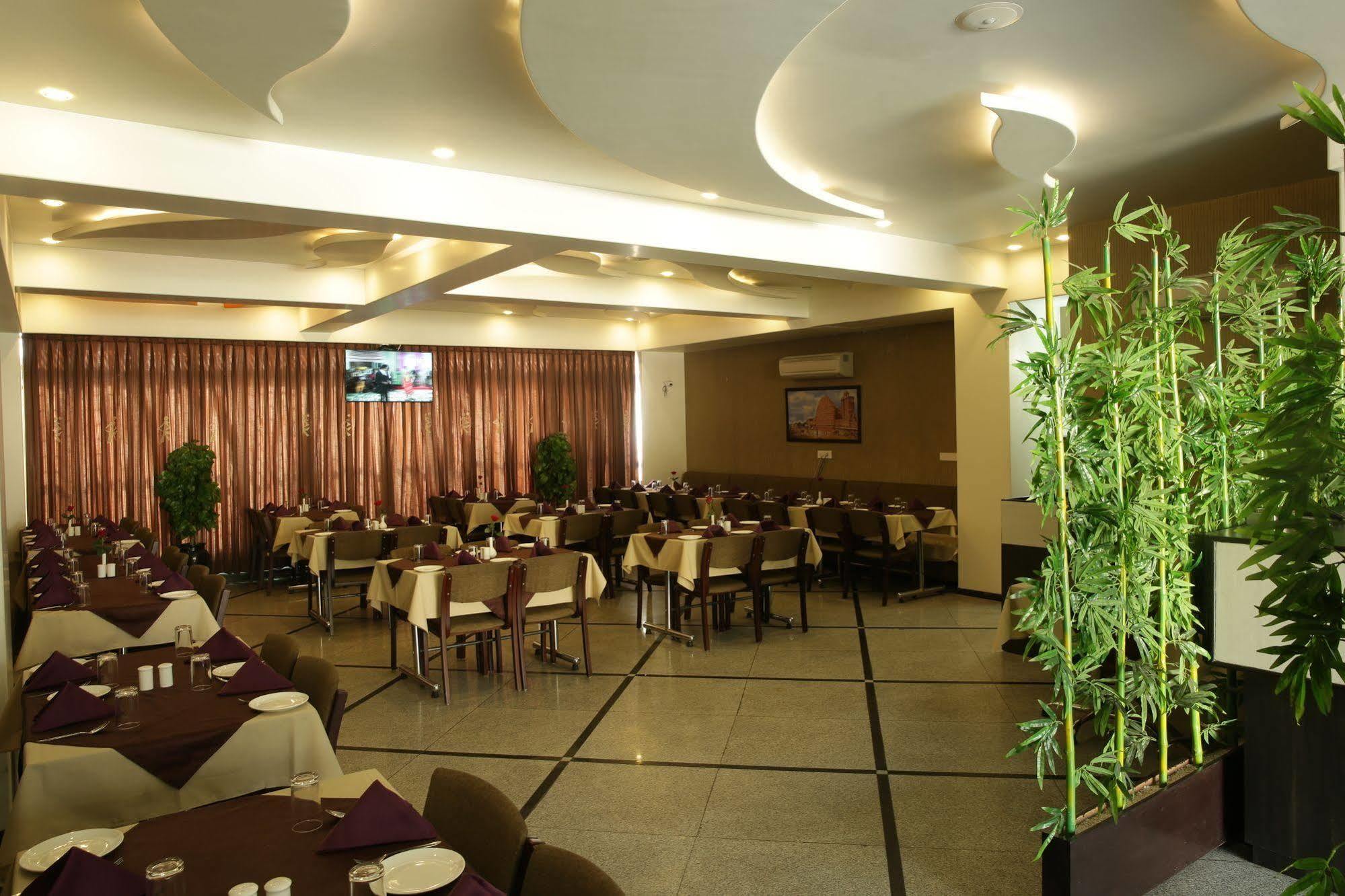 โฮเต็ล ฮาร์ช พาราไดซ์ Hotel ชัยปุระ ภายนอก รูปภาพ